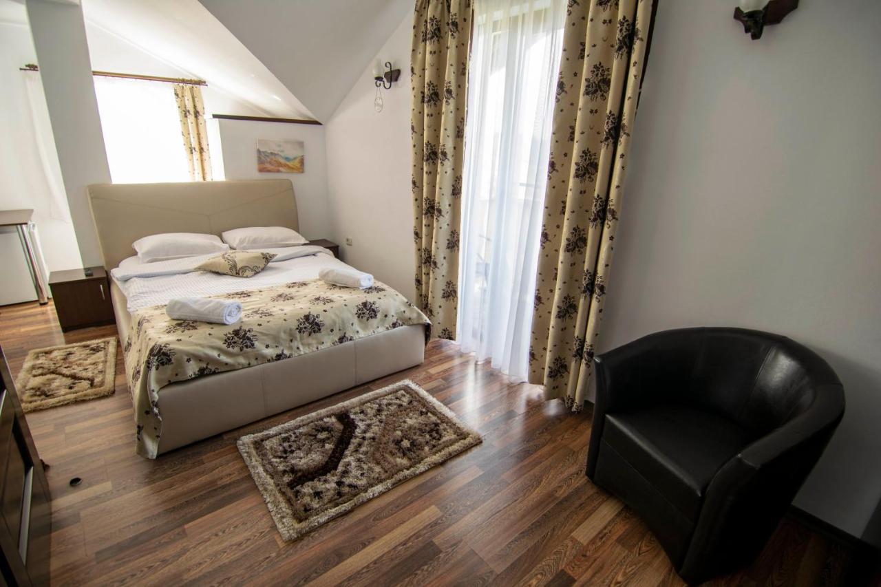 Hotel Alpina Panoramic Moisei Esterno foto